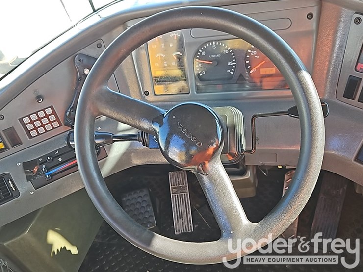 2005-volvo-a30-image-41