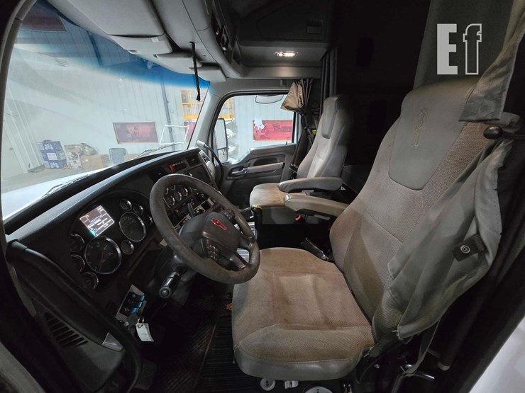 2017-kenworth-t880-image-14