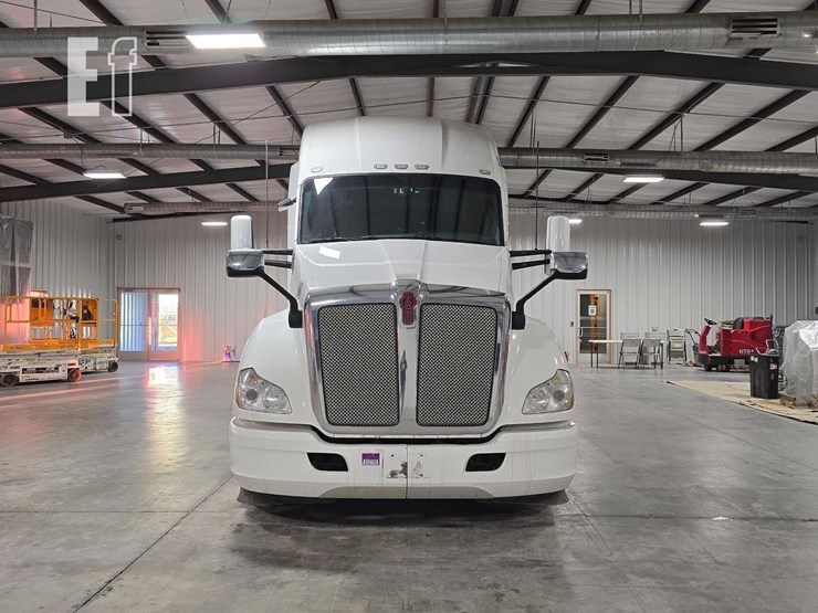 2019-kenworth-t680-image-7