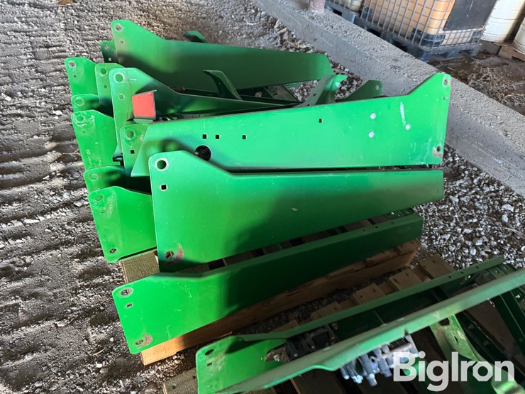 john-deere-max-emerge-planter-unit-frames-image-12