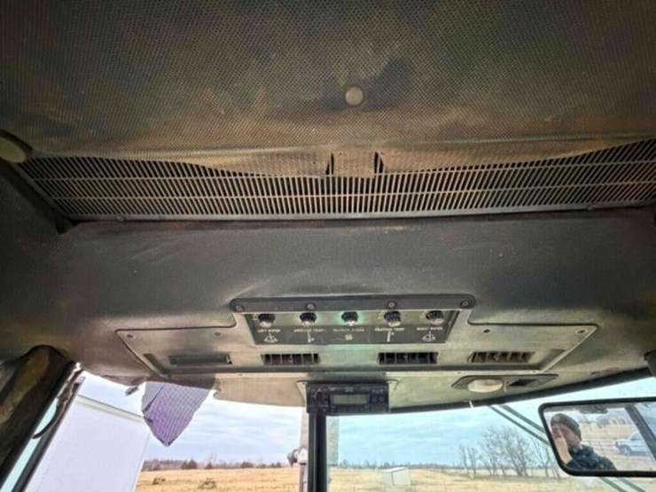 john-deere-4440-image-10