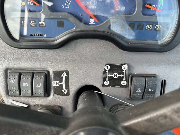 2008-new-holland-t2420-image-3