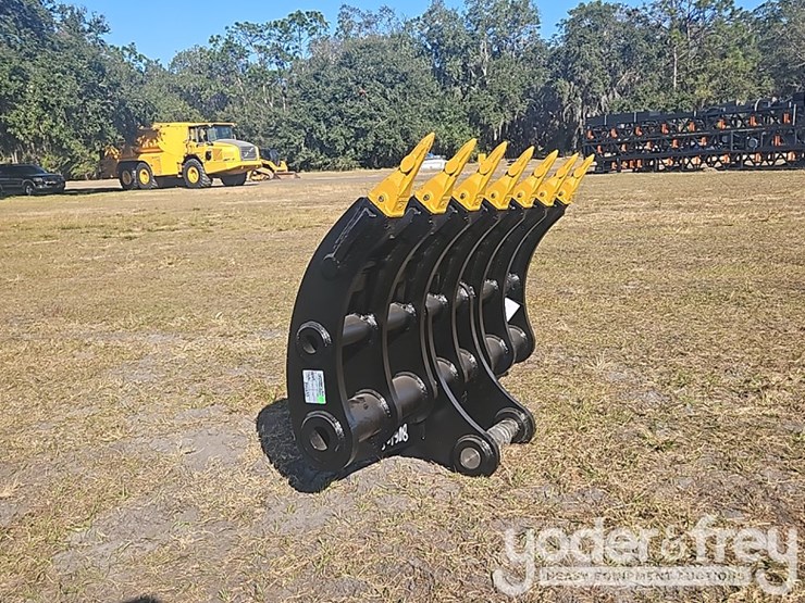 2025-caterpillar-320-image-4