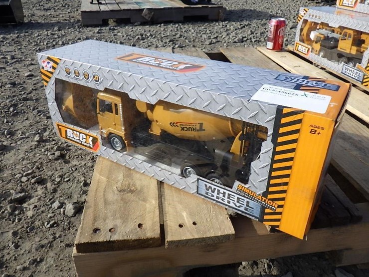 sklp-mixer-truck-toy-image-1