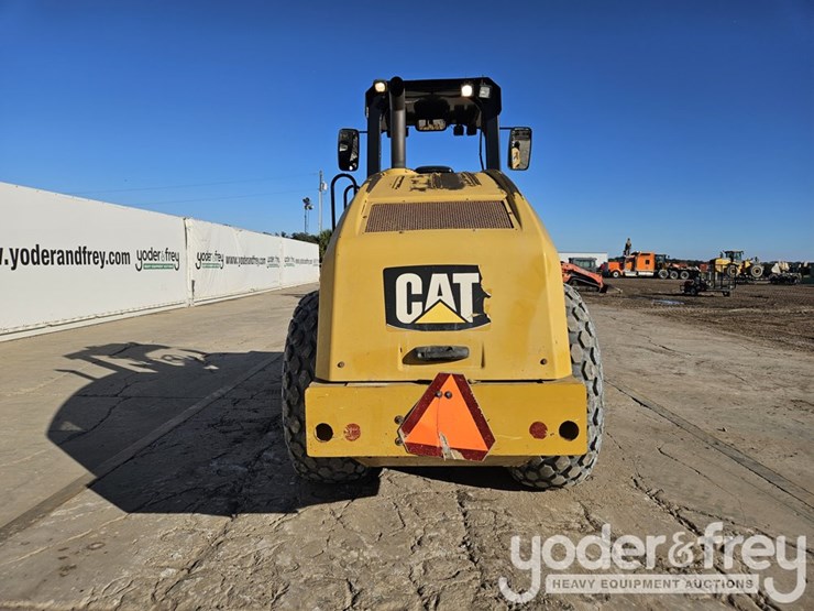 2016-caterpillar-cs54b-image-15
