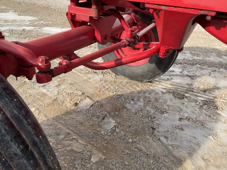 1970-ih-farmall-856-tractor-image-14