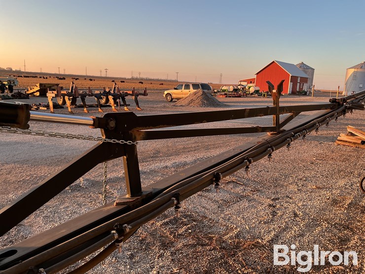 schaben-81’-folding-sprayer-boom-image-12