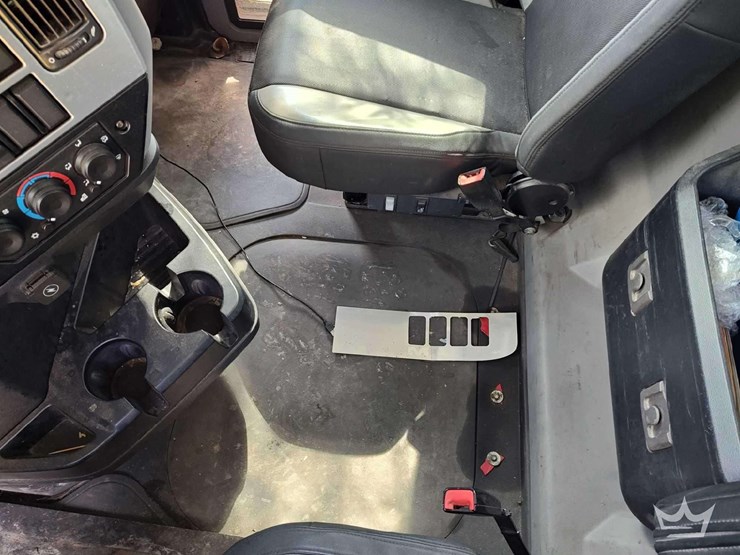 2020-mack-anthem-t/a-wet-kit-day-cab-truck-tractor-image-32