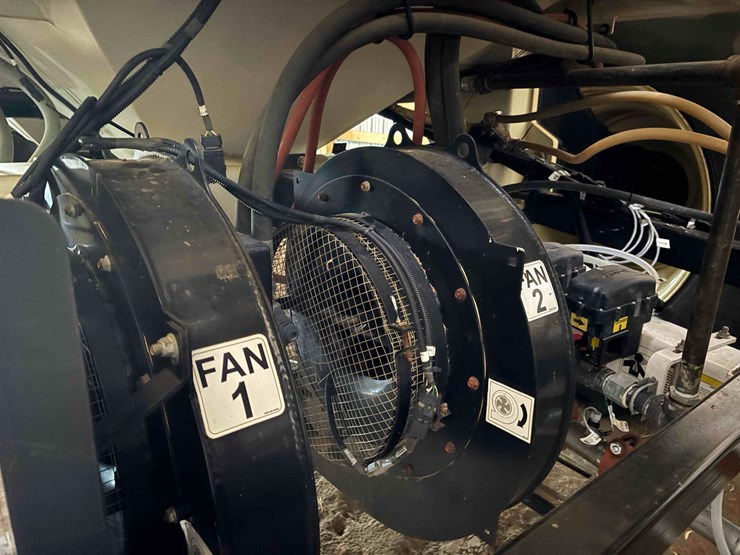 2014-bourgault-7700-image-23