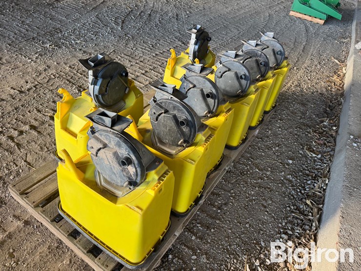 john-deere-max-emerge-planter-boxes-w/precision-planting-seed-units-image-5