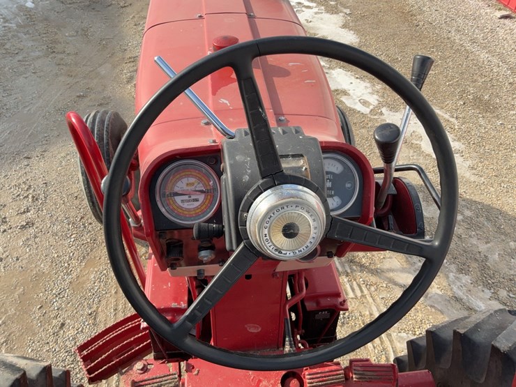 1970-ih-farmall-856-tractor-image-55