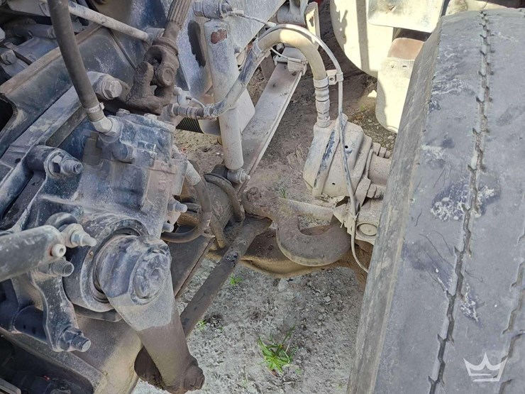 2023-peterbilt-567-t/a-wet-kit-day-cab-truck-tractor-image-34