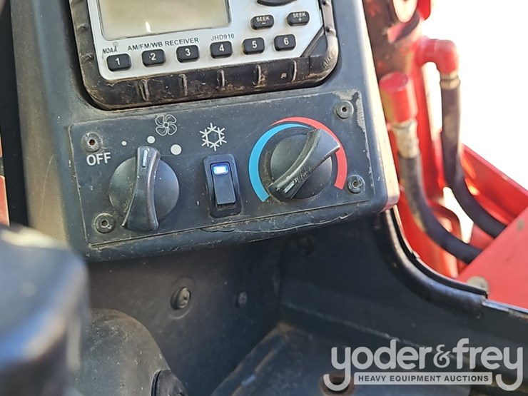 2017-takeuchi-tl12v2-image-26