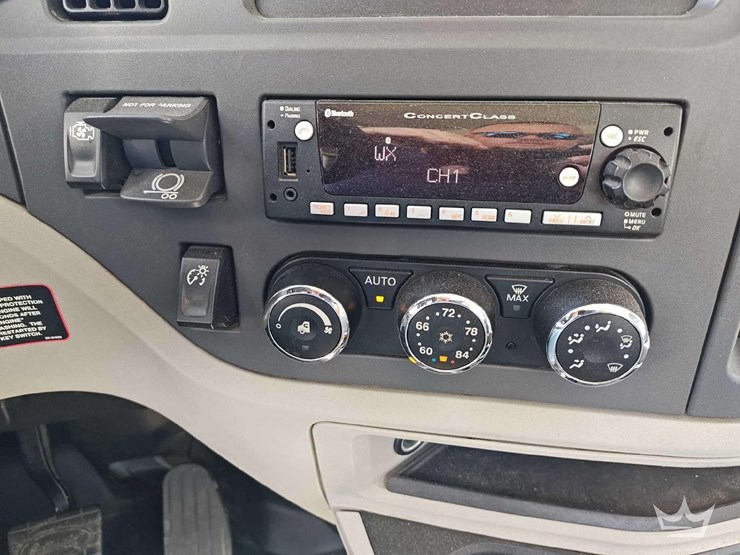 2022-peterbilt-567-t/a-wet-kit-day-cab-truck-tractor-image-31