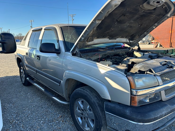#37855-•-2005-chevrolet-avalanche-4x4-pickup-3gnec12z25g286152-image-1