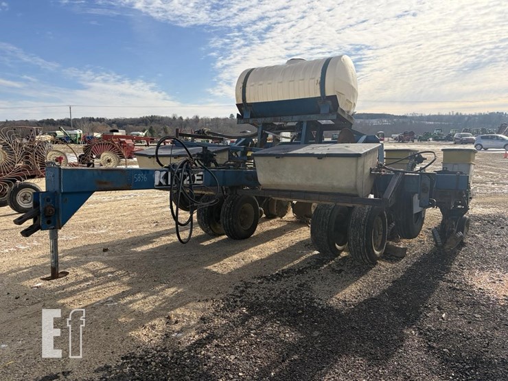 kinze-6-row-planter-5896-image-2