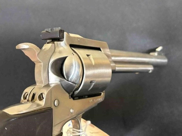 ruger---super-blackhawk-.44-mag-revolver-image-11