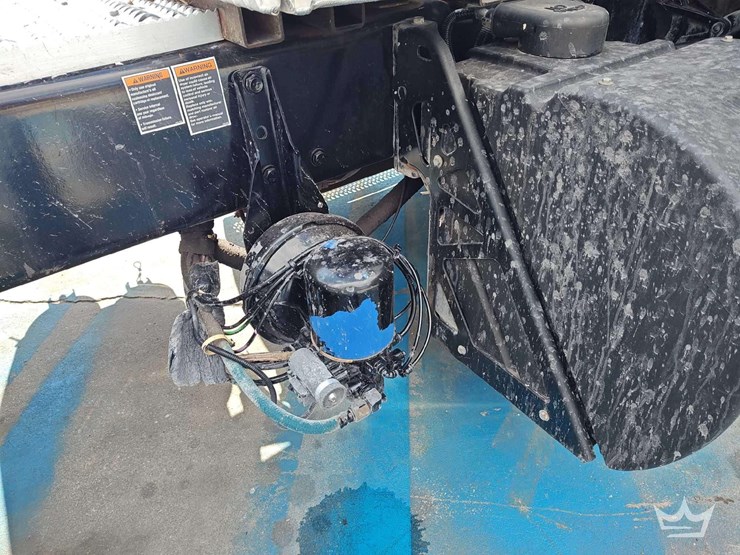 2022-peterbilt-567-t/a-wet-kit-day-cab-truck-tractor-image-39