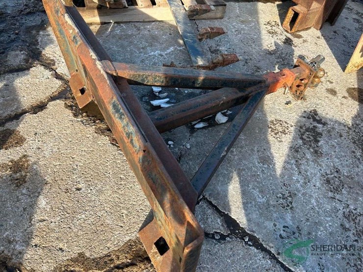 skid-steer-hitch-attachment-image-1