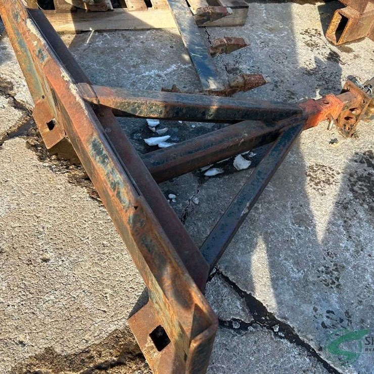 Skid steer hitch attachment