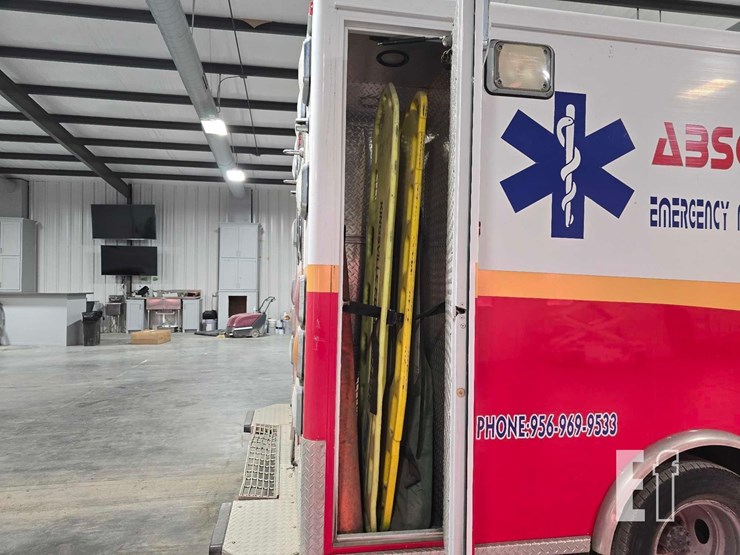 2013-ford-e450-image-16