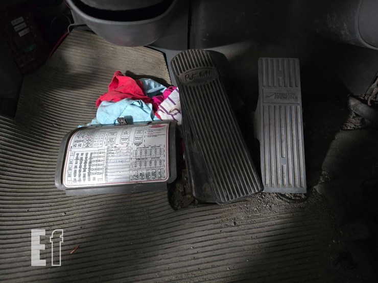 2013-peterbilt-365-image-15