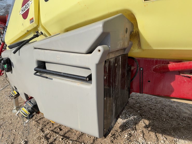 2024-hardi-commander-45-pull-type-sprayer-image-23