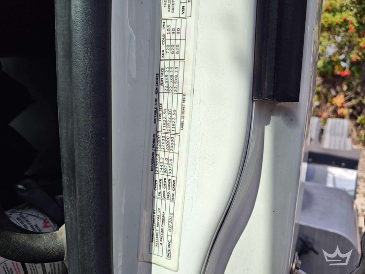 2023-peterbilt-567-t/a-wet-kit-day-cab-truck-tractor-image-8