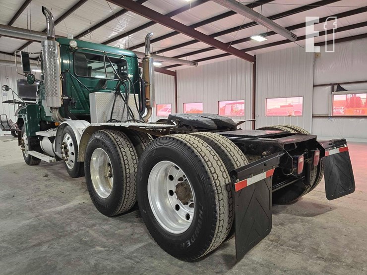 2000-mack-ch613-image-3