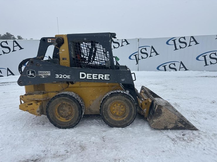 2017-deere-320e-image-6