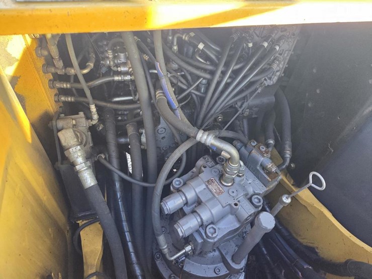 2012-deere-160d-lc-image-35