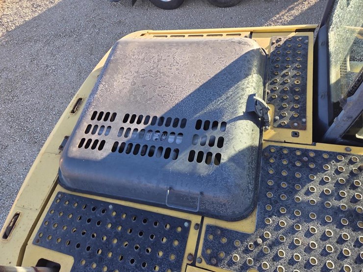 2012-deere-160d-lc-image-33