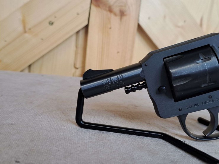 h&r-model-632-.32-s&w-long-da-revolver-image-4