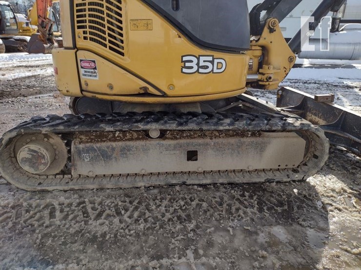 2013-deere-35d-image-34