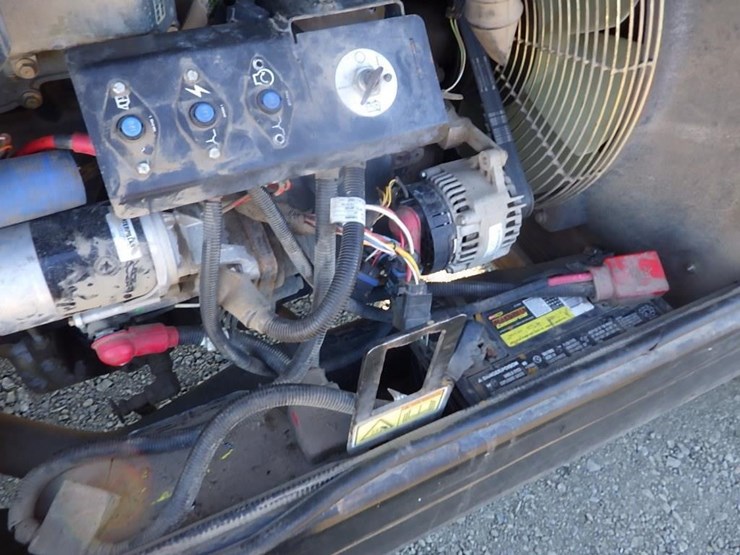 caterpillar-th560b-image-20