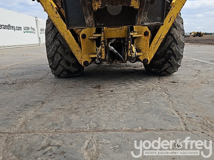 new-holland-lb110-image-18