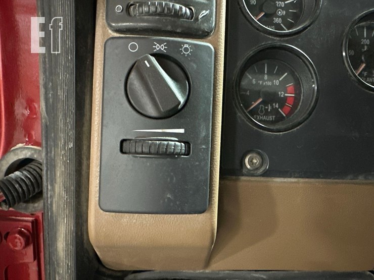 2012-mack-granite-gu713-image-25