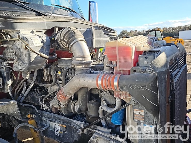 2018-peterbilt-579-image-25