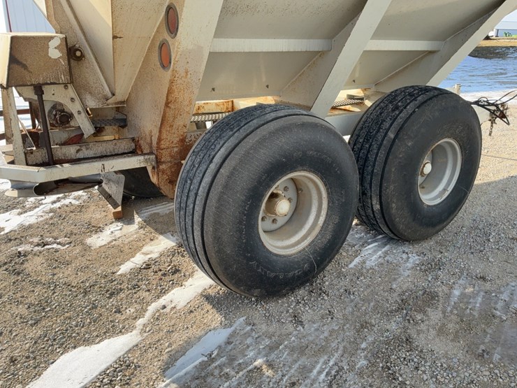 loftness-fs800-fertilizer-spreader-image-33