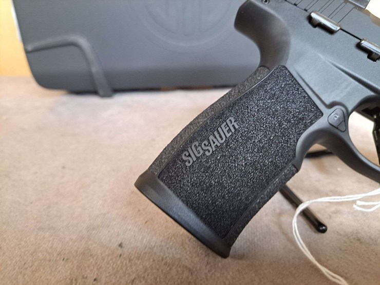 sig-sauer-p322-.22-lr-semiauto-pistol-image-10