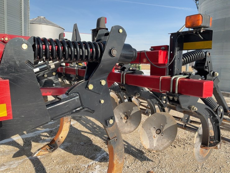 case-ih-870-ecolo-tiger-disc-ripper-image-27