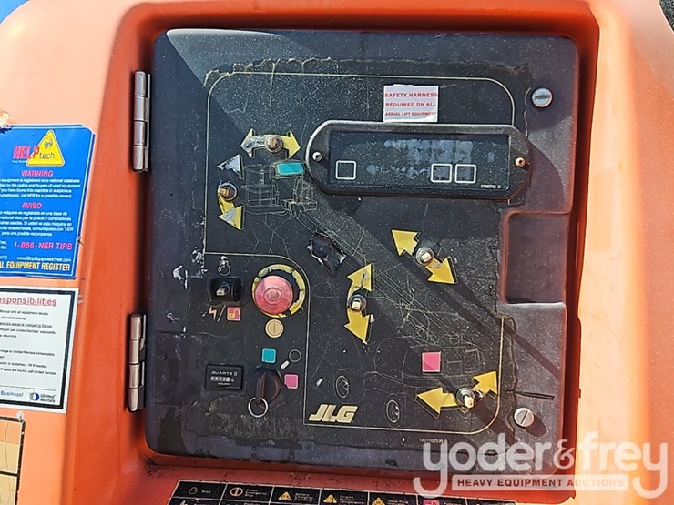 2013-jlg-400s-image-21