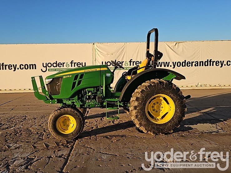 2024-john-deere-5075e-image-3
