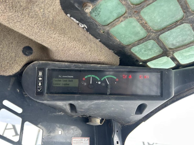 2017-deere-320e-image-41