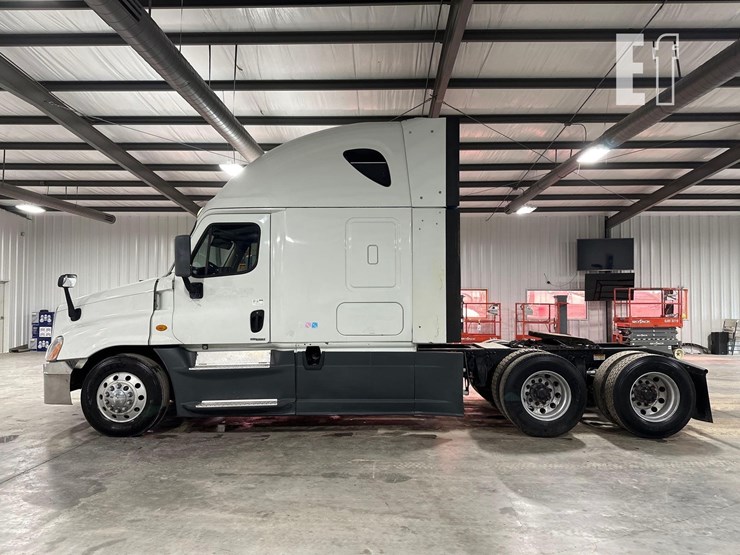 2014-freightliner-cascadia-125-image-5