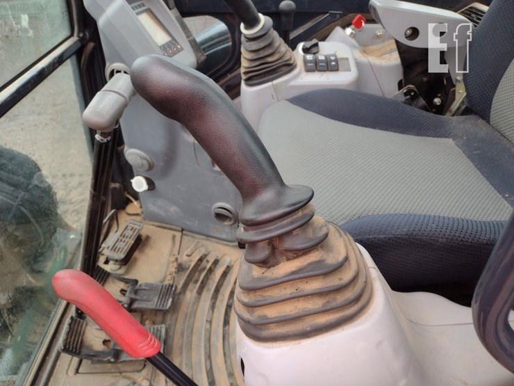 2023-deere-30g-image-11