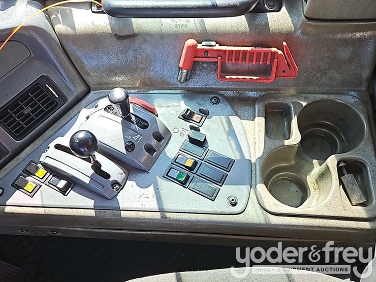 2005-volvo-a30-image-31