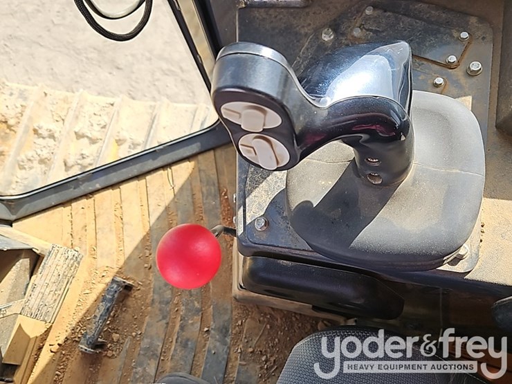 2022-deere-450k-image-30