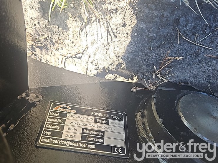 2025-caterpillar-320-image-5