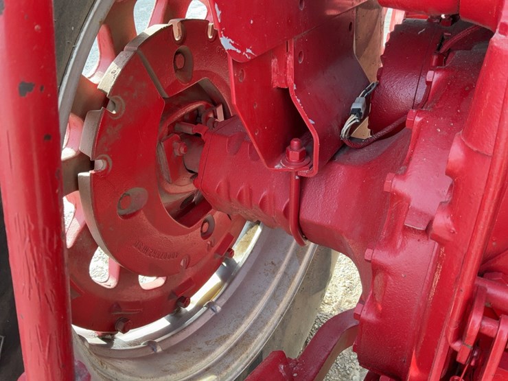 1970-ih-farmall-856-tractor-image-30